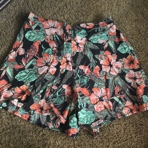 High waisted floral shorts sz M